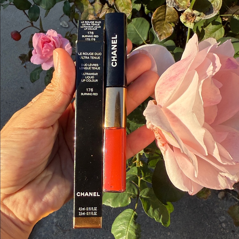 CHANEL 176 Burning Red Le Rouge Duo Ultrawear Liquid Lip Colour New in Box